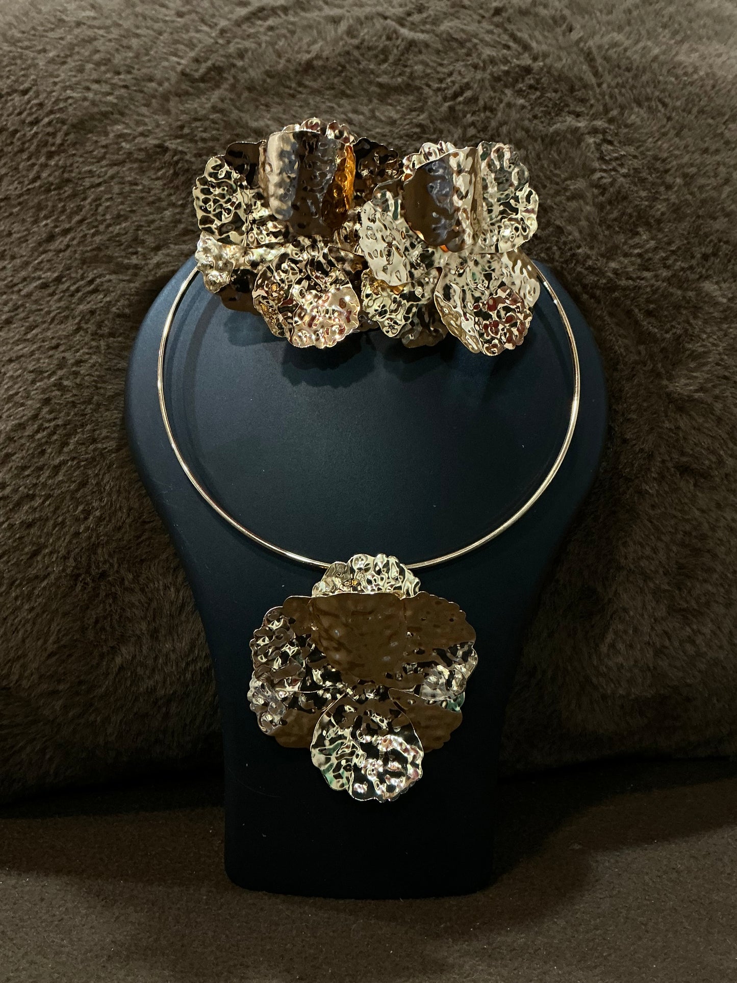 Gilded Petals – Floral Statement Choker Set