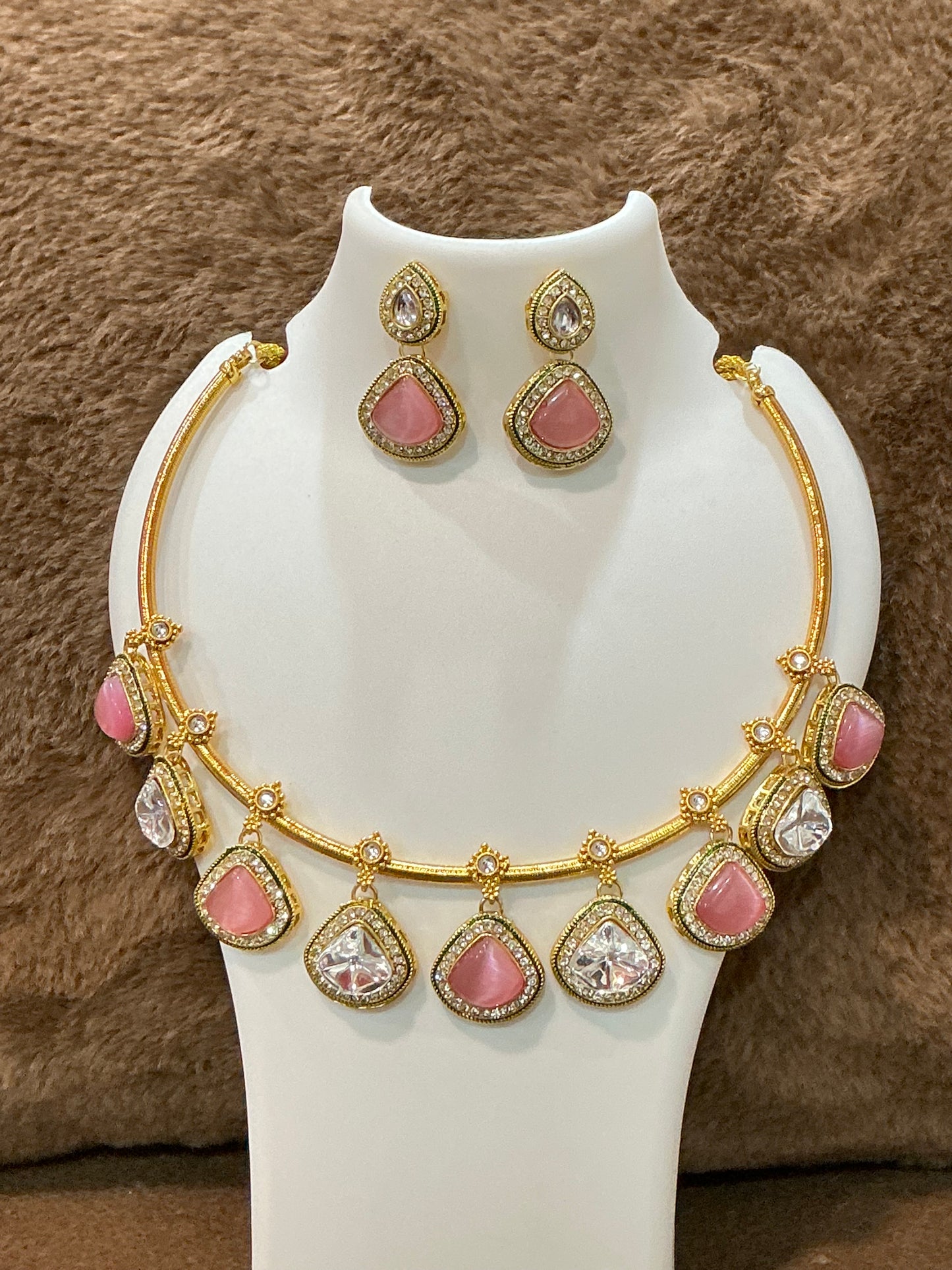 Rosé Royale – Pink & White Teardrop Choker Set