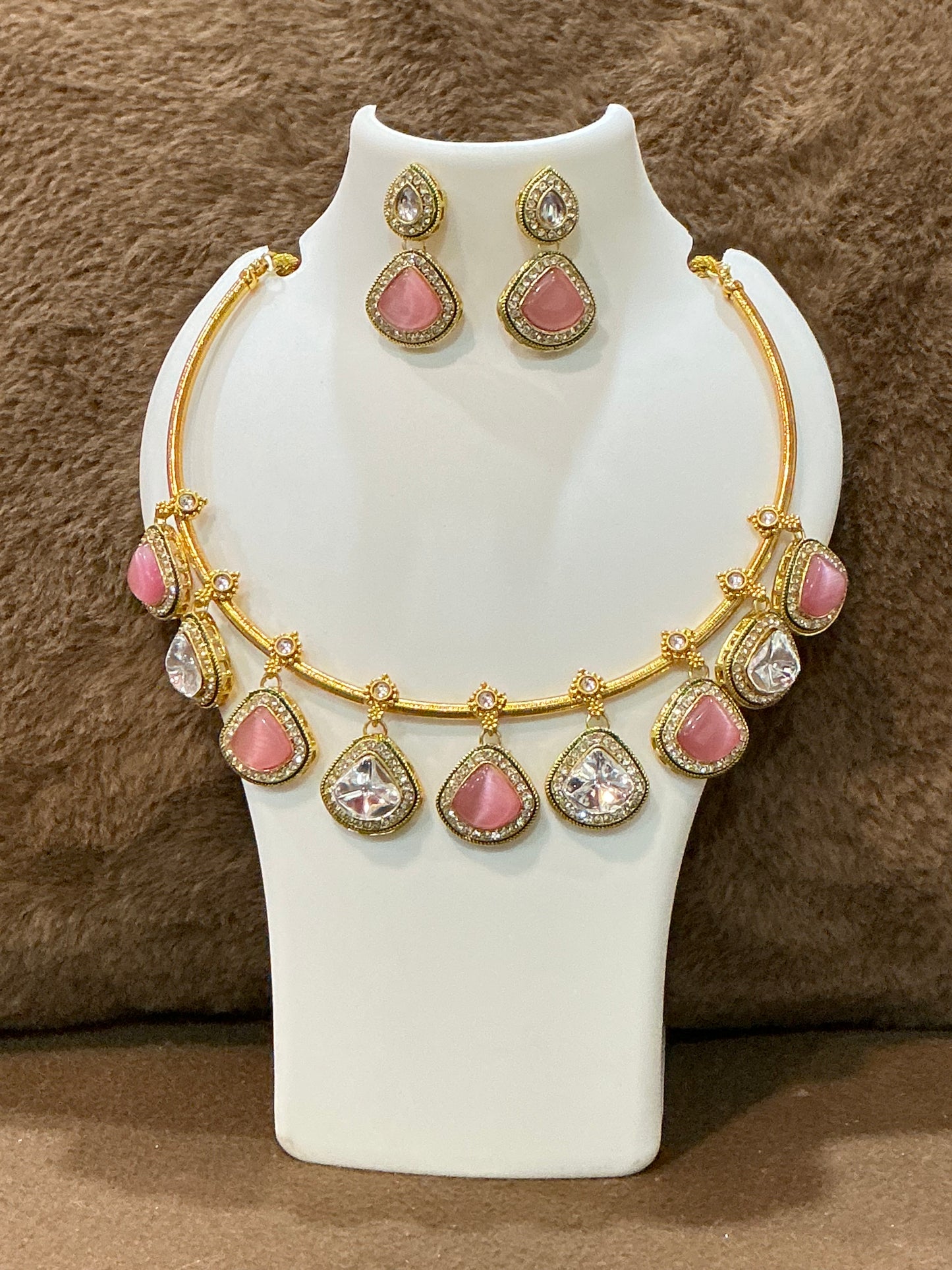 Rosé Royale – Pink & White Teardrop Choker Set
