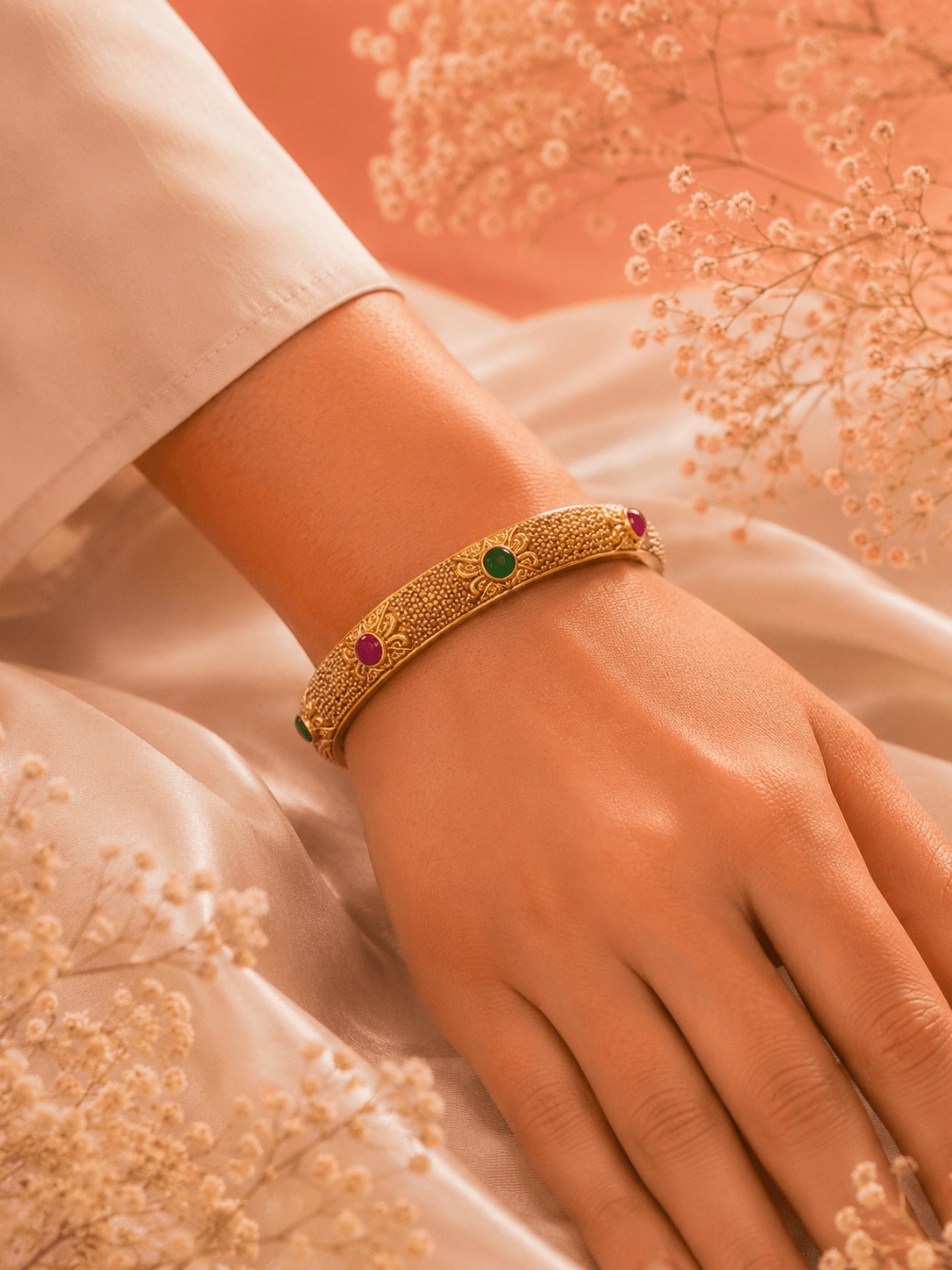 Antique Gold Kundan Bangle Set