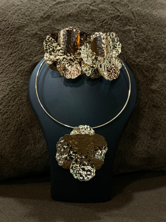 Gilded Petals – Floral Statement Choker Set