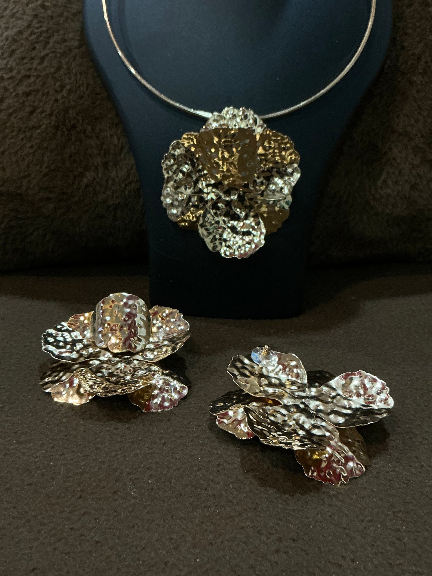 Gilded Petals – Floral Statement Choker Set