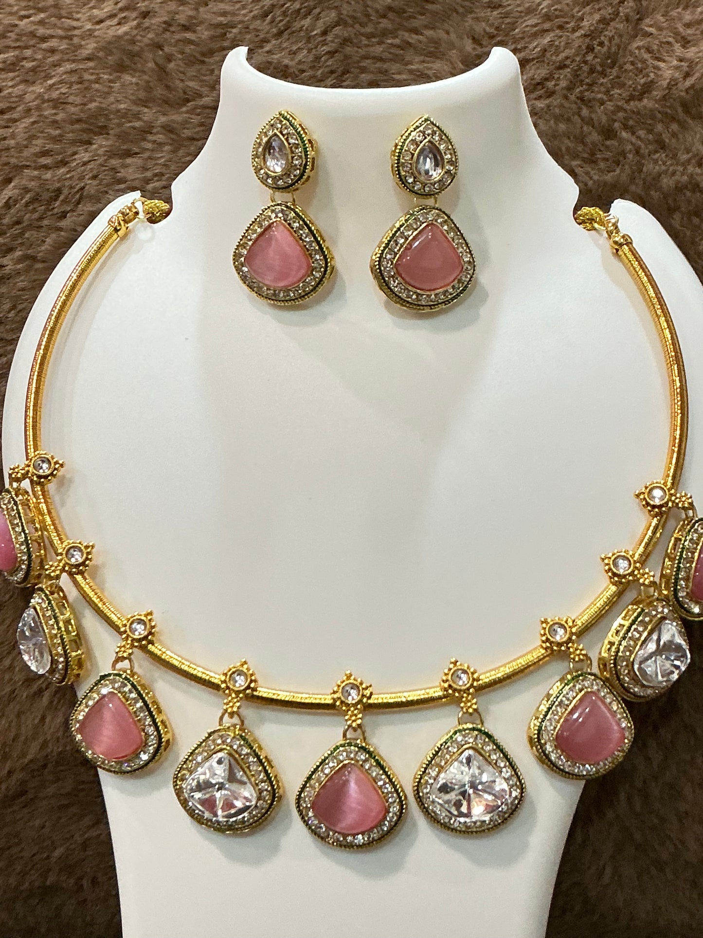 Rosé Royale – Pink & White Teardrop Choker Set